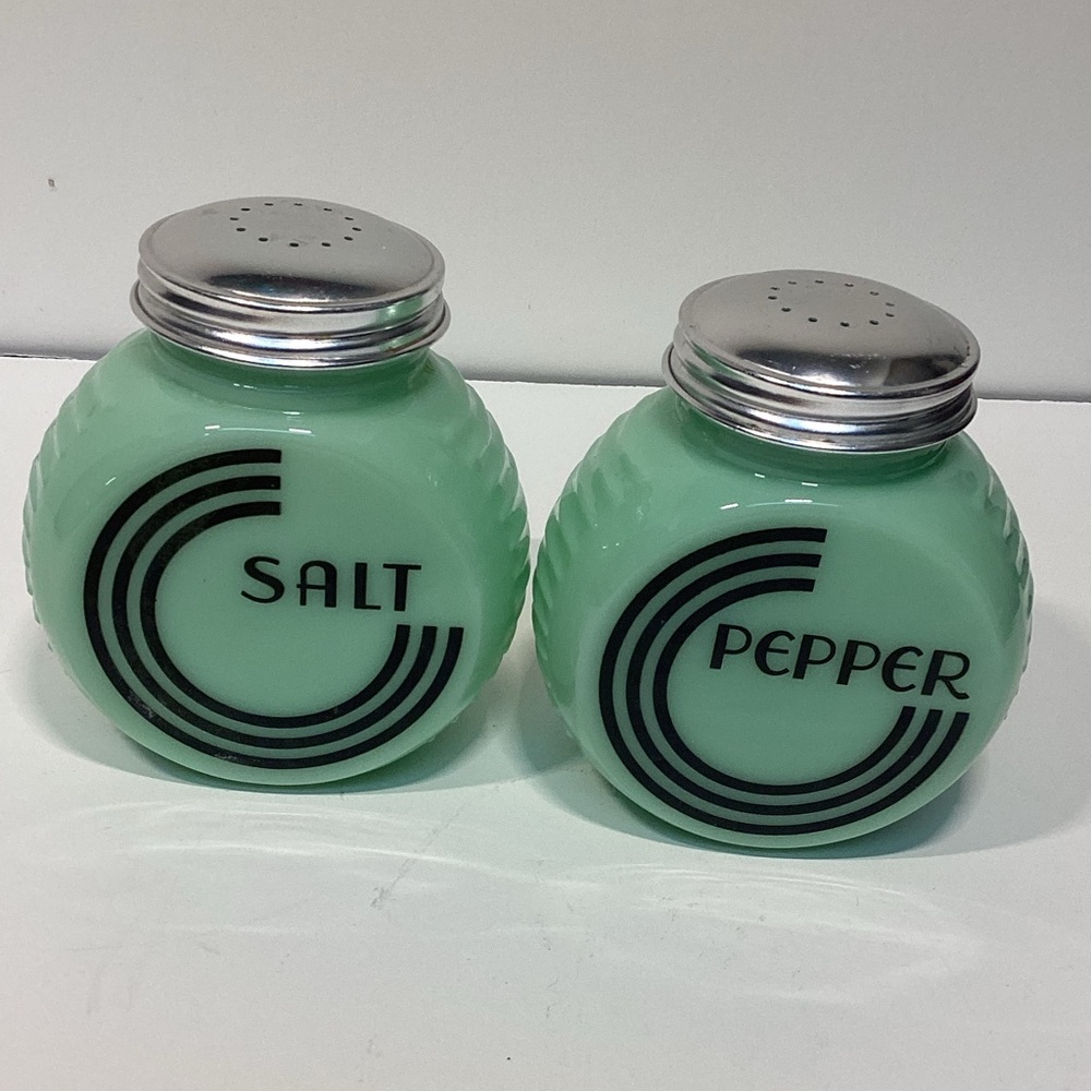 VTG Jadeite Salt & Pepper Shaker Retro Art Deco -Large Size Depression Glass
